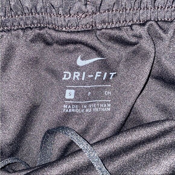 Nike Ladies Shorts    - Picture 3 of 4